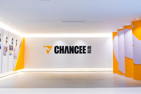 清潔設(shè)備廠家洗地機與人工相比的優(yōu)勢在哪里 清潔設(shè)備廠家洗地機與人工相比的優(yōu)勢在哪里