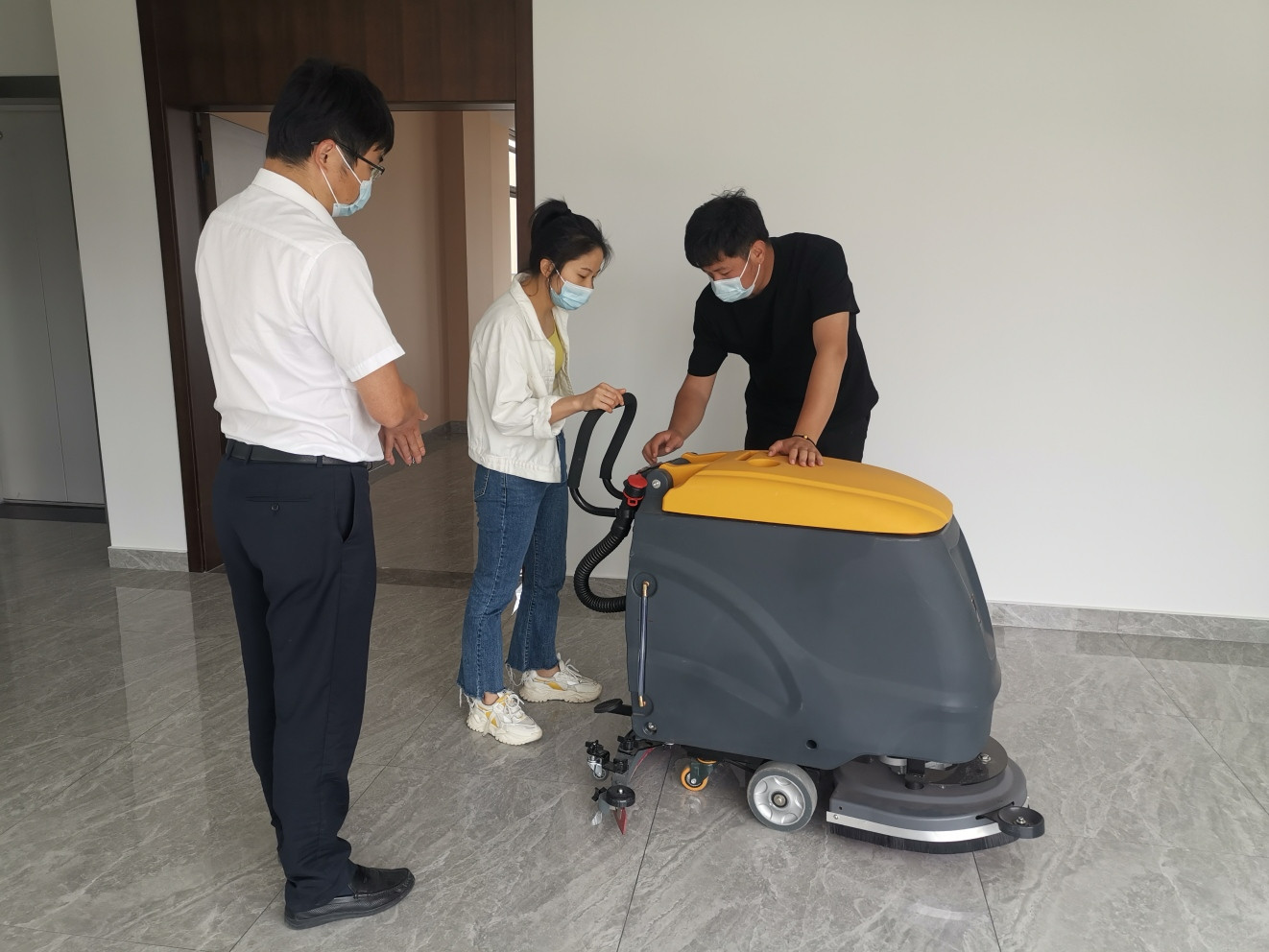 商場地下車庫常用的洗地機種類