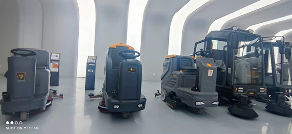 工業(yè)掃地機(jī)清潔不在費(fèi)時(shí)費(fèi)力 工業(yè)掃地機(jī)清潔不在費(fèi)時(shí)費(fèi)力