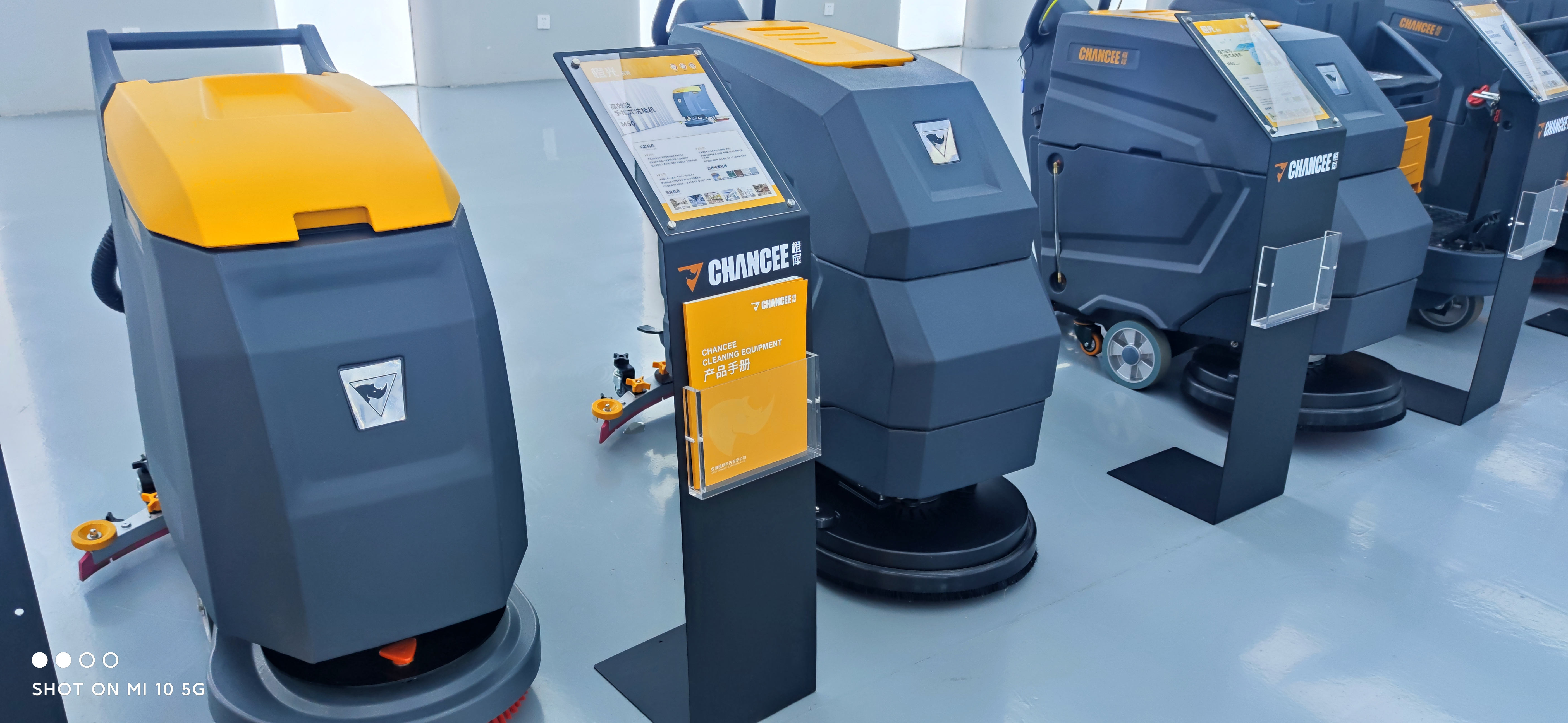 手推洗地機(jī)在醫(yī)院清潔中的優(yōu)勢(shì)