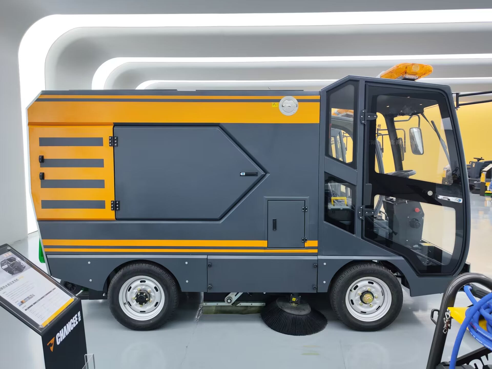 為什么駕駛式掃地機(jī)的使用越來(lái)越廣泛了