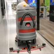 東鵬衛(wèi)浴選擇橙犀駕駛式洗地機