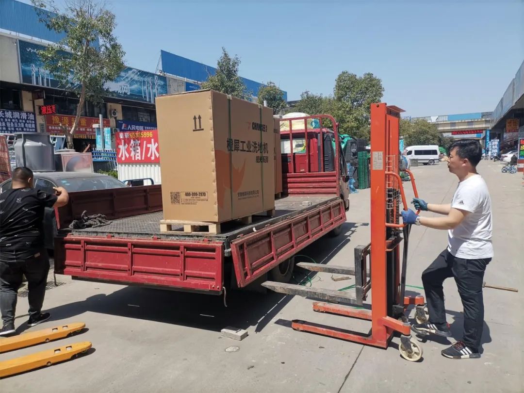 河南鄭州成功采購(gòu)一批橙犀洗地機(jī) 河南鄭州成功采購(gòu)一批橙犀洗地機(jī)