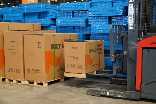 河南鄭州成功采購(gòu)一批橙犀洗地機(jī) 河南鄭州成功采購(gòu)一批橙犀洗地機(jī)